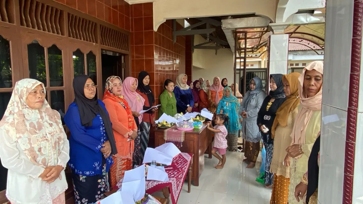 Peringatan hari Kartini kelompok PKK Rw 08