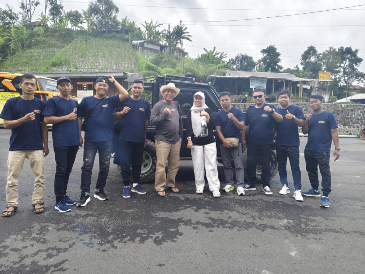 Petinggi dan Ketua TP PKK Desa Karanggondang Dampingi Karang Taruna Wisata ke Dieng