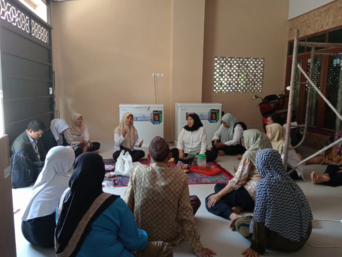 Pembinaan dan Penyerahan Bantuan Chest Freezer