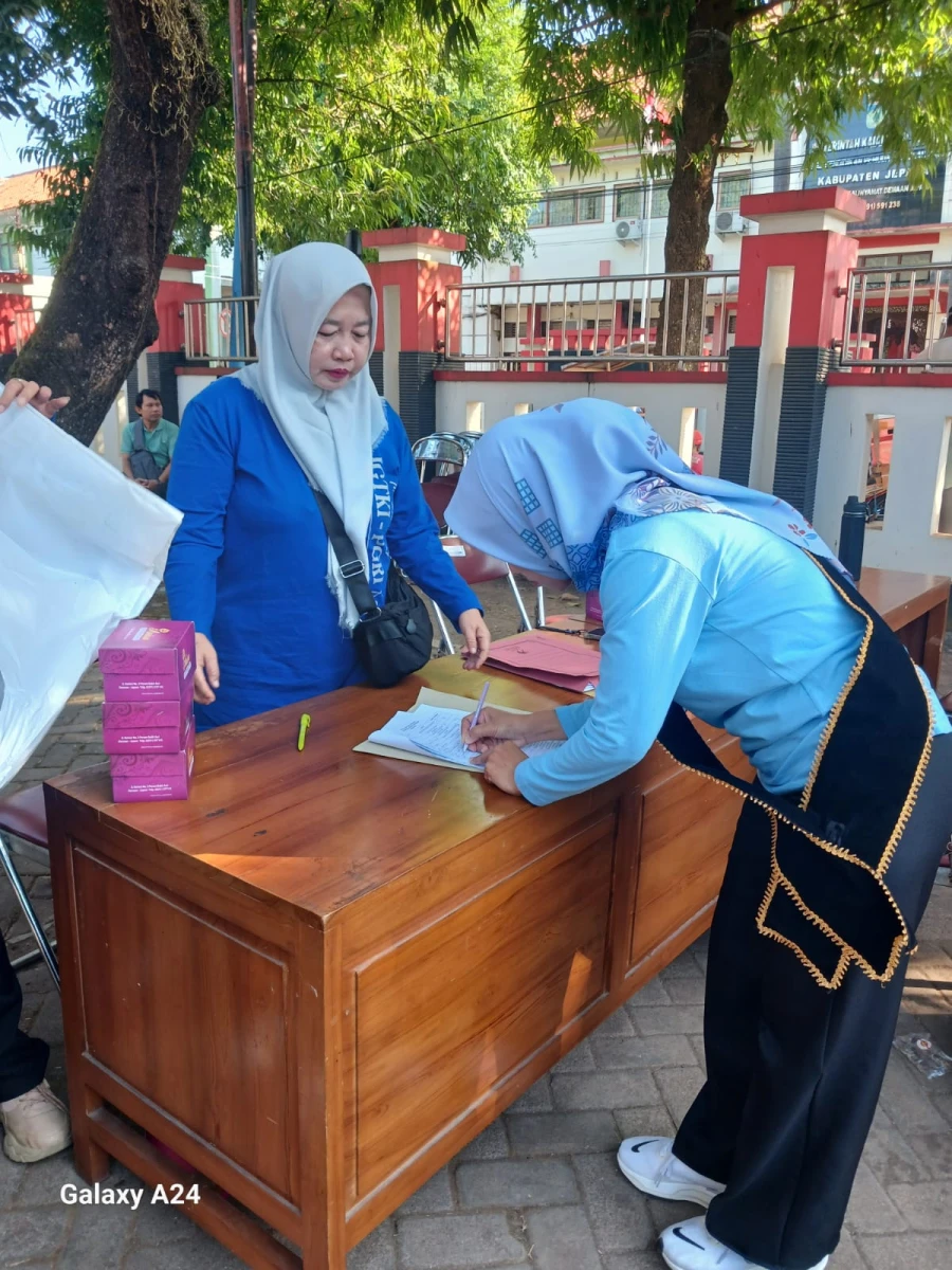 EGIATAN SENAM BERSAMA ANAK PAUD DALAM RANGKA GEBYAR PAUD/TK KABUPATEN JEPARA