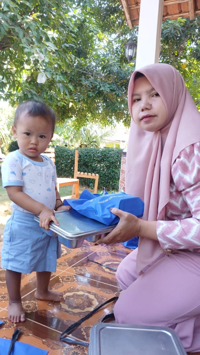 Pemberian MBG untuk Balita di RT 02/RW 06 Desa Karanggondang