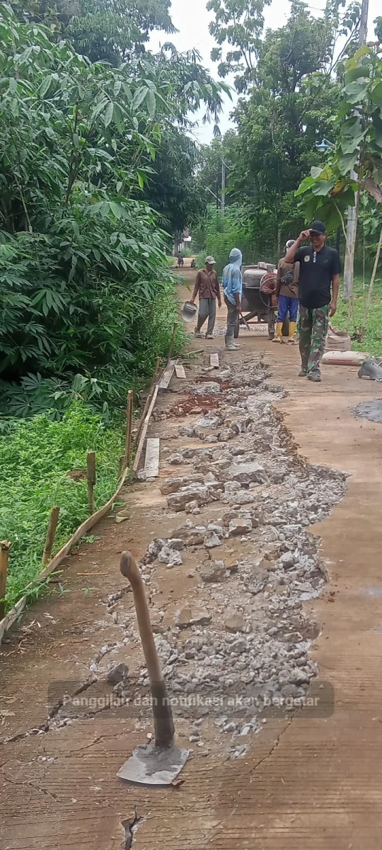 Kerja Bakti PKK RT 02/RW 02 Desa Karanggondang Wujudkan Lingkungan Bersih dan Kompak