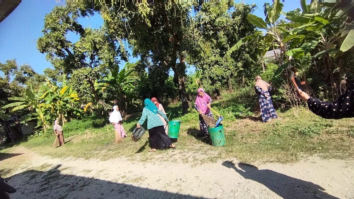 Gerakan bersih lingkungan PKK RT 03 desa teluk awur 