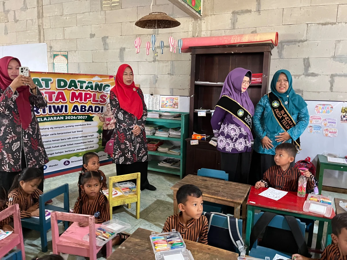Kunjungan ke TK Pertiwi abadi teluk awur 