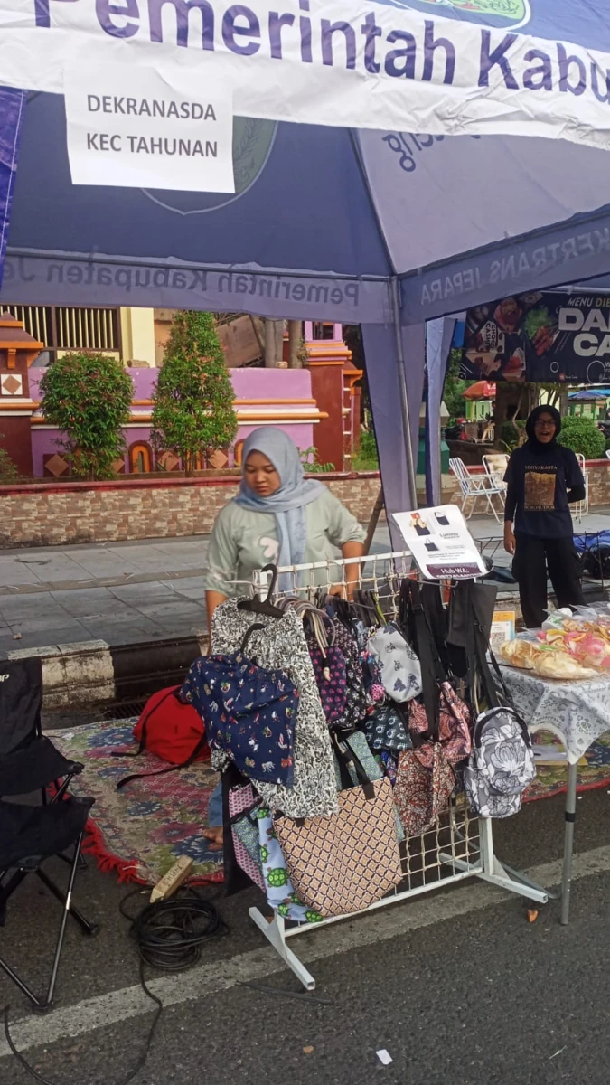 Dekranasda Kecamatan Tahunan turut meramaikan UMKM Jepara 