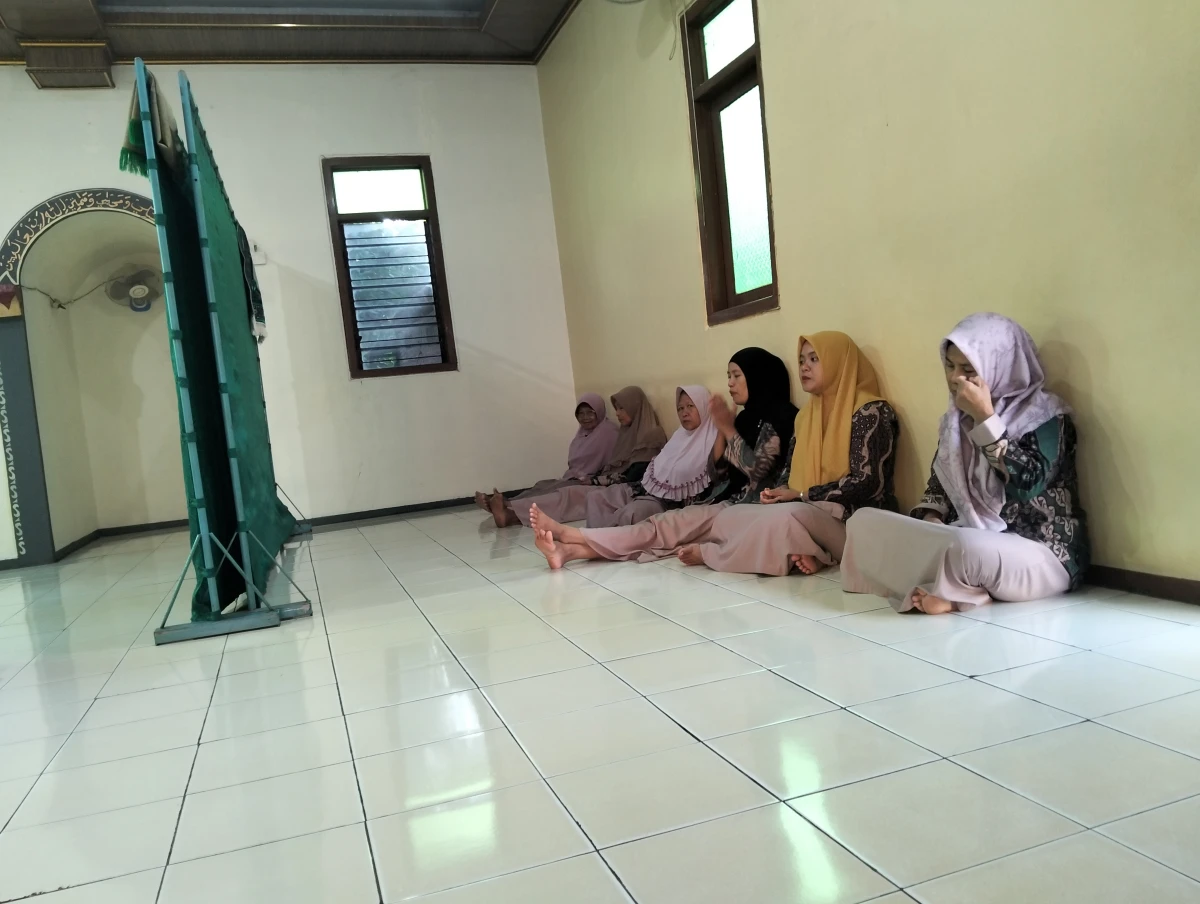 Pertemuan rutin PKK RT 1 RW 6 desa krapyak 