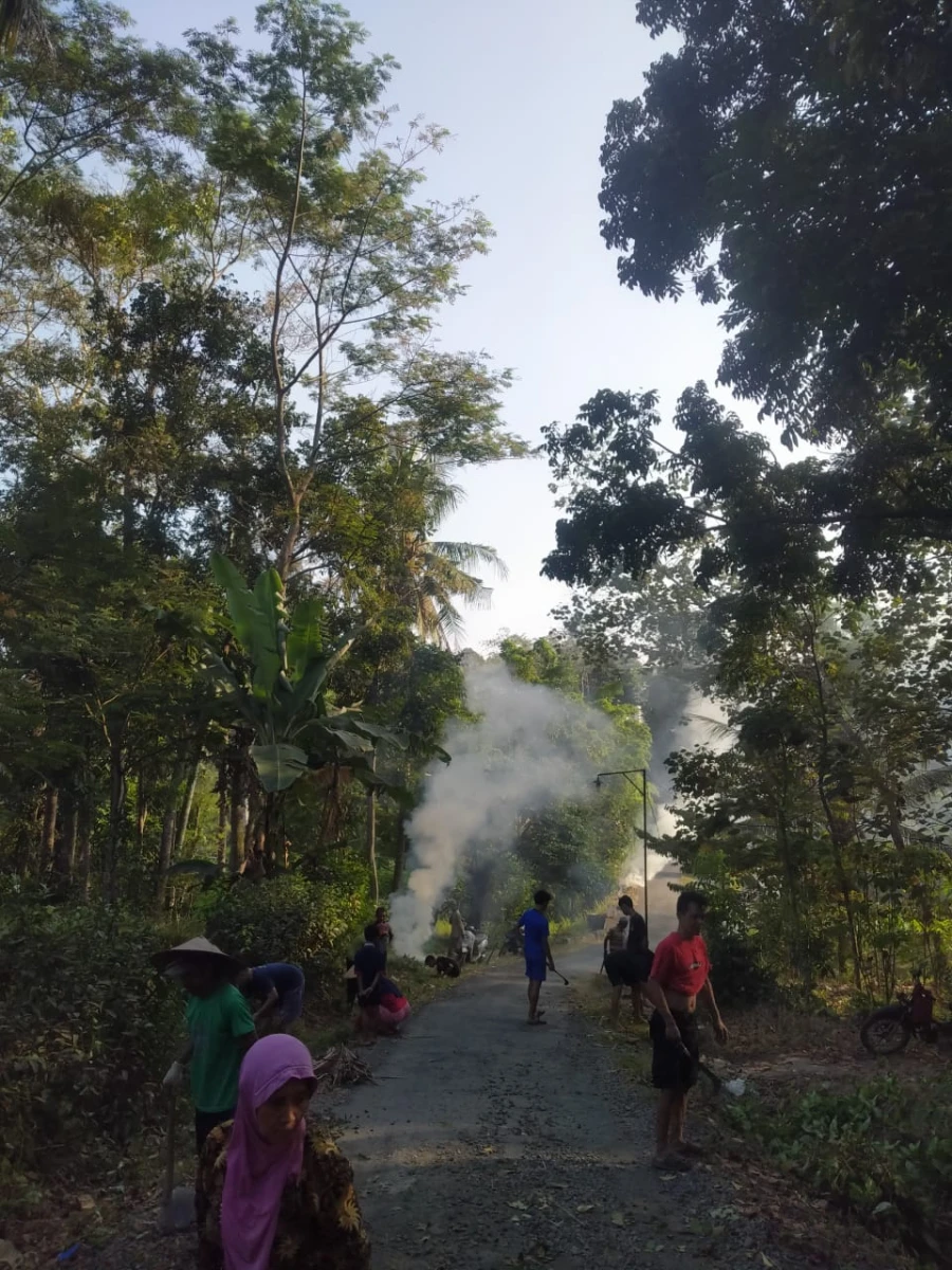 Kerja Bakti Warga RT 11 RW 02 Desa Plajan dalam Rangka Menyambut HUT Kemerdekaan RI ke-81