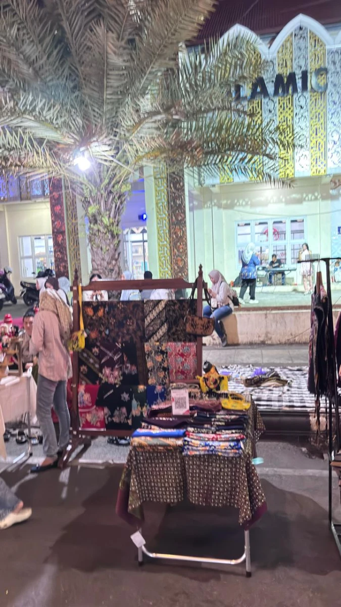 Tsambi Batik Tegalsambi Meriahkan Kartini Night di Sepanjang Jalan Kartini