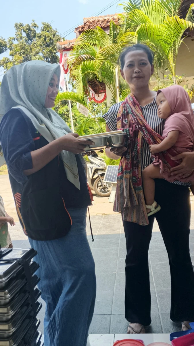 Pembagian MBG Posyandu Kasih Ibu 1 Desa Tegalsambi
