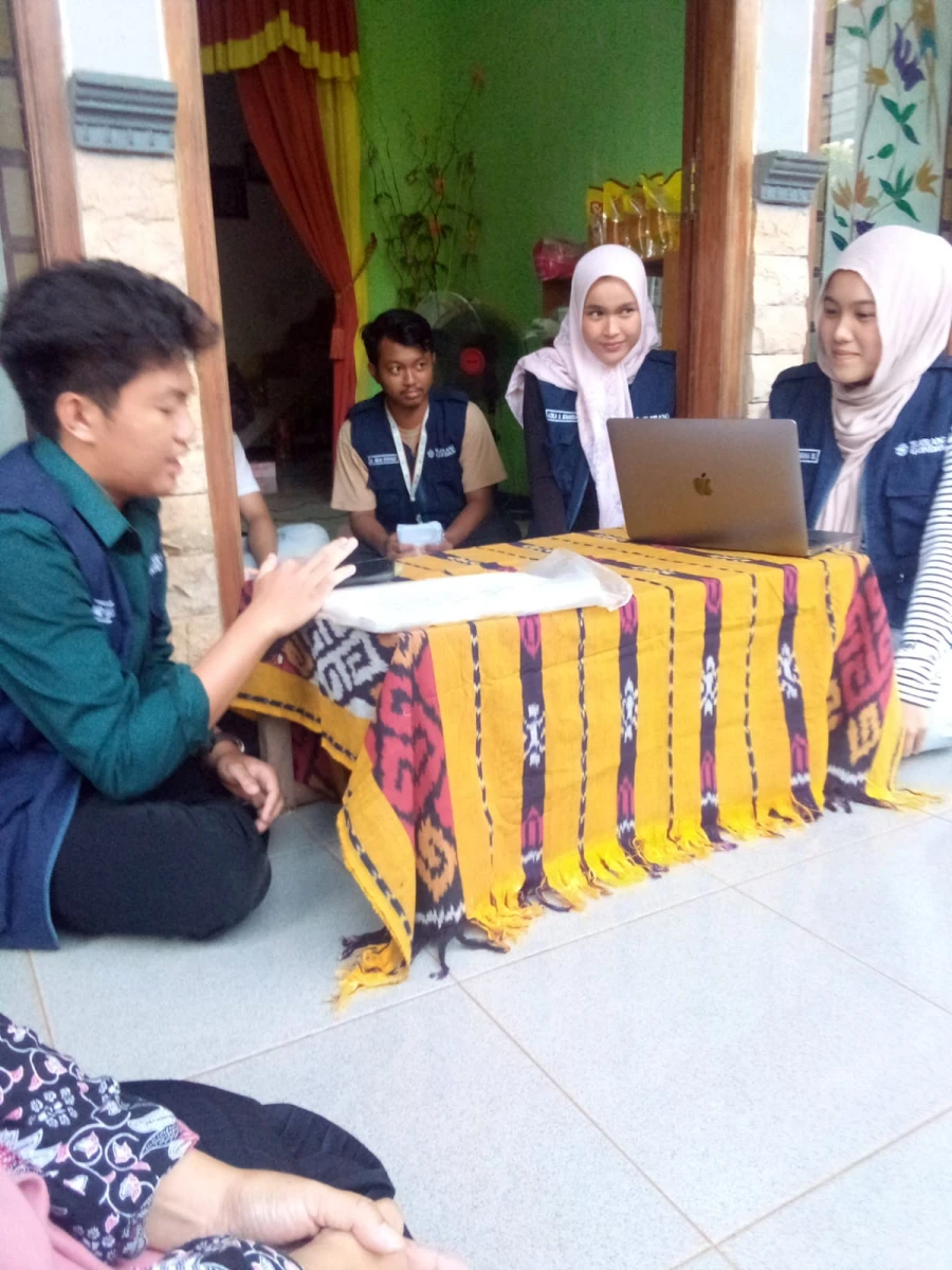Sosialisasi dan Praktik Pembuatan Lubang Resapan Organik Bersama KKN UNS di Kelompok PKK RT 08/RW 02 Desa Karanggondang
