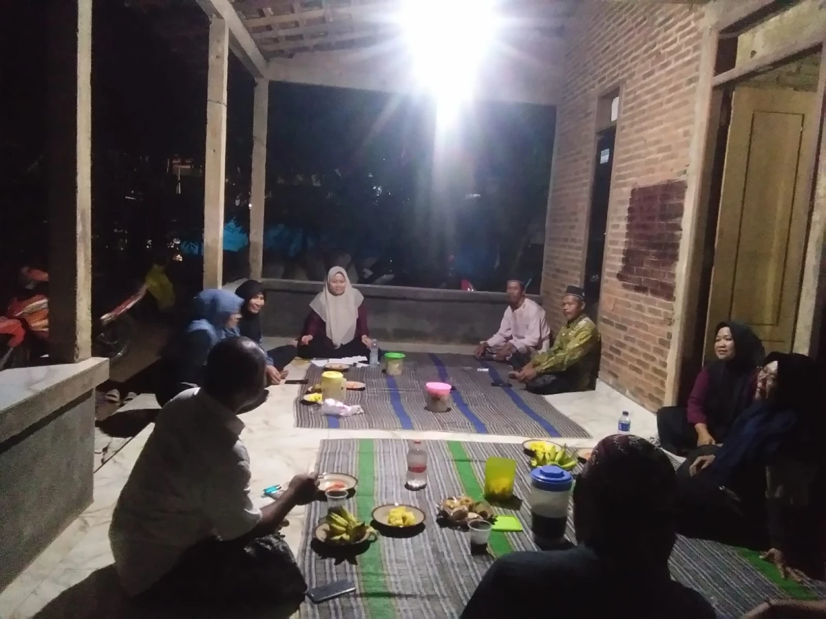 Rapat Persiapan Peringatan HUT Kemerdekaan ke-81 RI Warga RT 03/RW 05 Desa Karanggondang