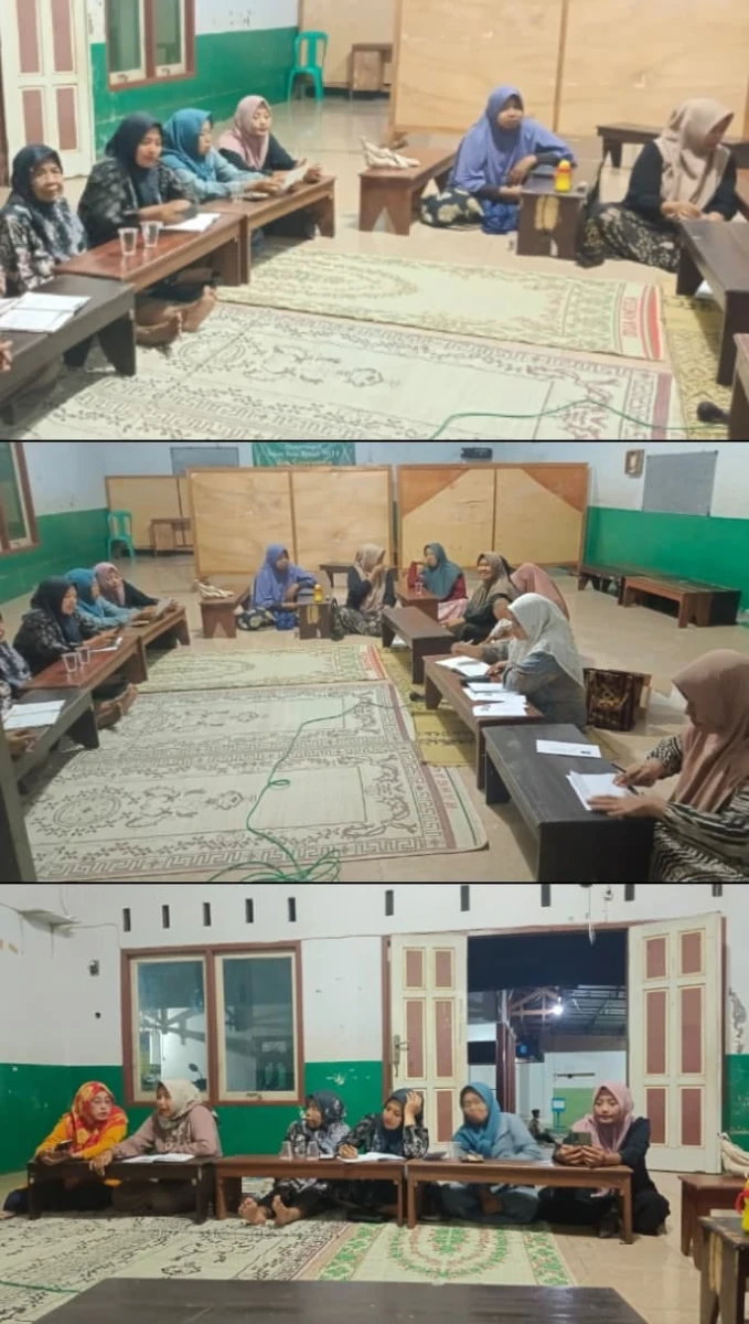 Kegiatan kelompok PKK RW 1 mempersiapkan kegiatan agustusan 