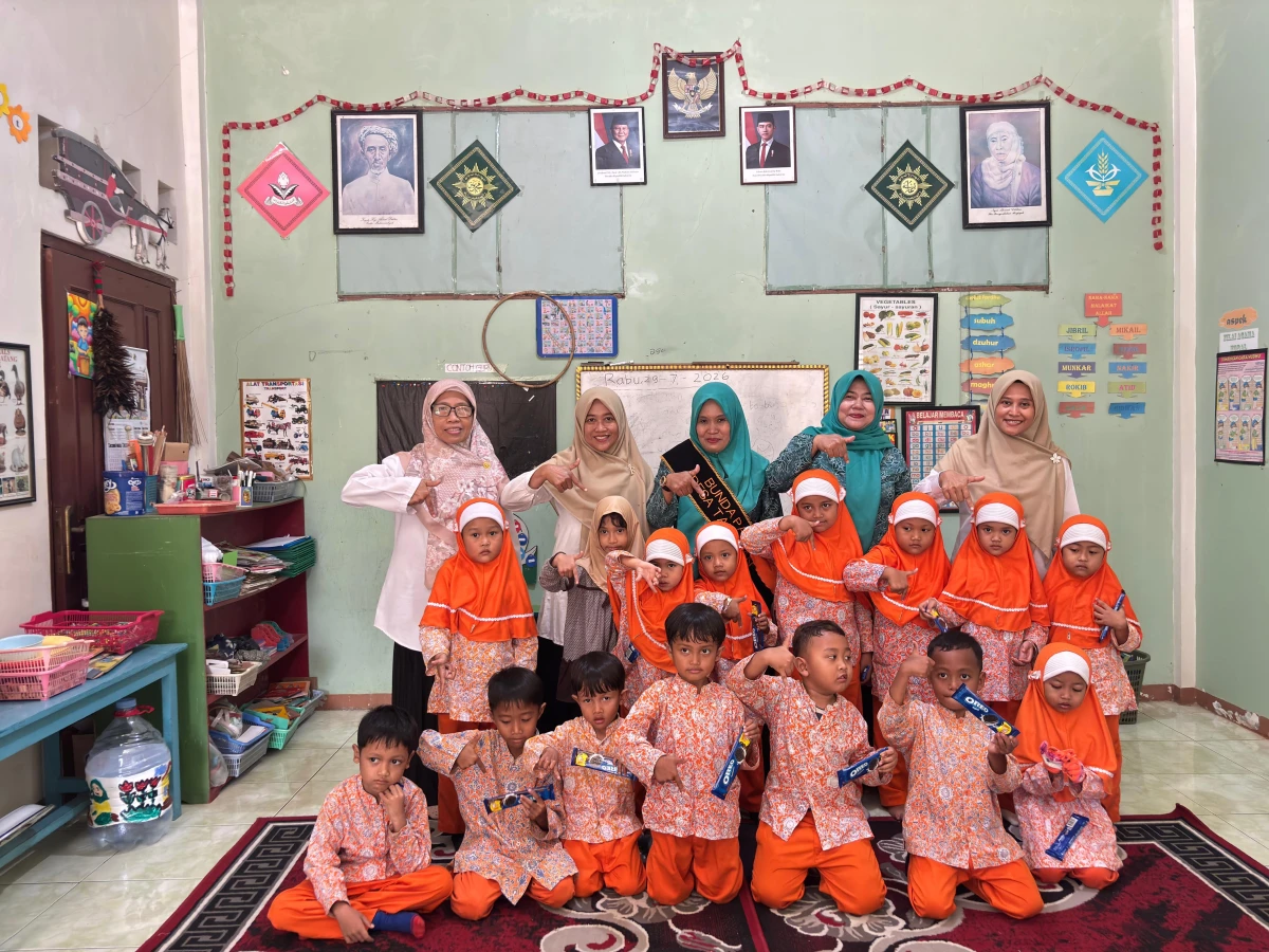 KETUA TP PKK DESA TAHUNAN BERSAMA POKJA II AJAK SISWA TK AISYIYAH 04 GEMAR MEMBACA
