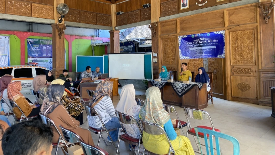 HADIRI PEMBUKAAN SEMINAR DIGITAL MARKETING BAGI PELAKU UMKM