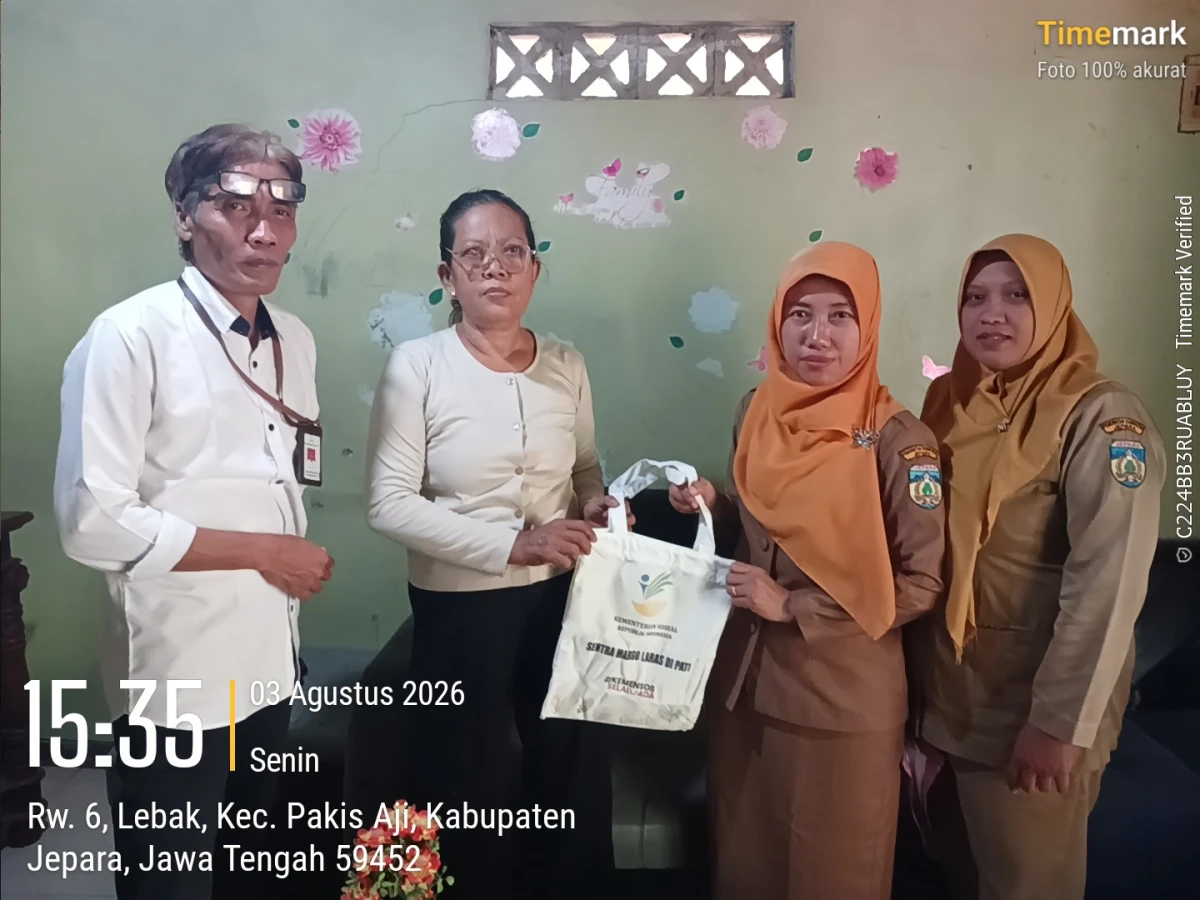 Penyaluran Ipesos (indeks peranan Sosial),dengan Pak Tri Dari Sentra margo laras Pati bekerjasama dengan PKK Kec. Pakis Aji