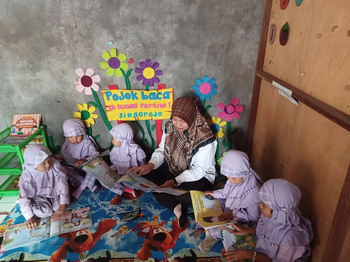 UPAYA MENINGKATKAN MINAT BACA PADA ANAK USIA DINI