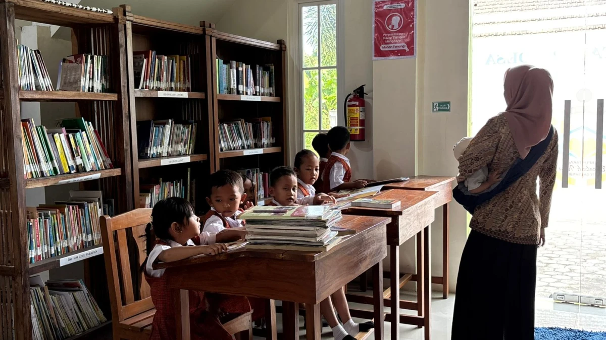 Kunjungan PAUD Nawa Kartika ke Perpustakaan Barokah Ilmu Desa Tegalsambi