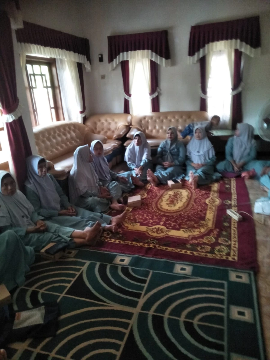 Ngaji Tahtimul Qur’an RT 02/RW 05 Desa Karanggondang: Menjalin Silaturahmi dan Meningkatkan Kecintaan terhadap Al-Qur’an