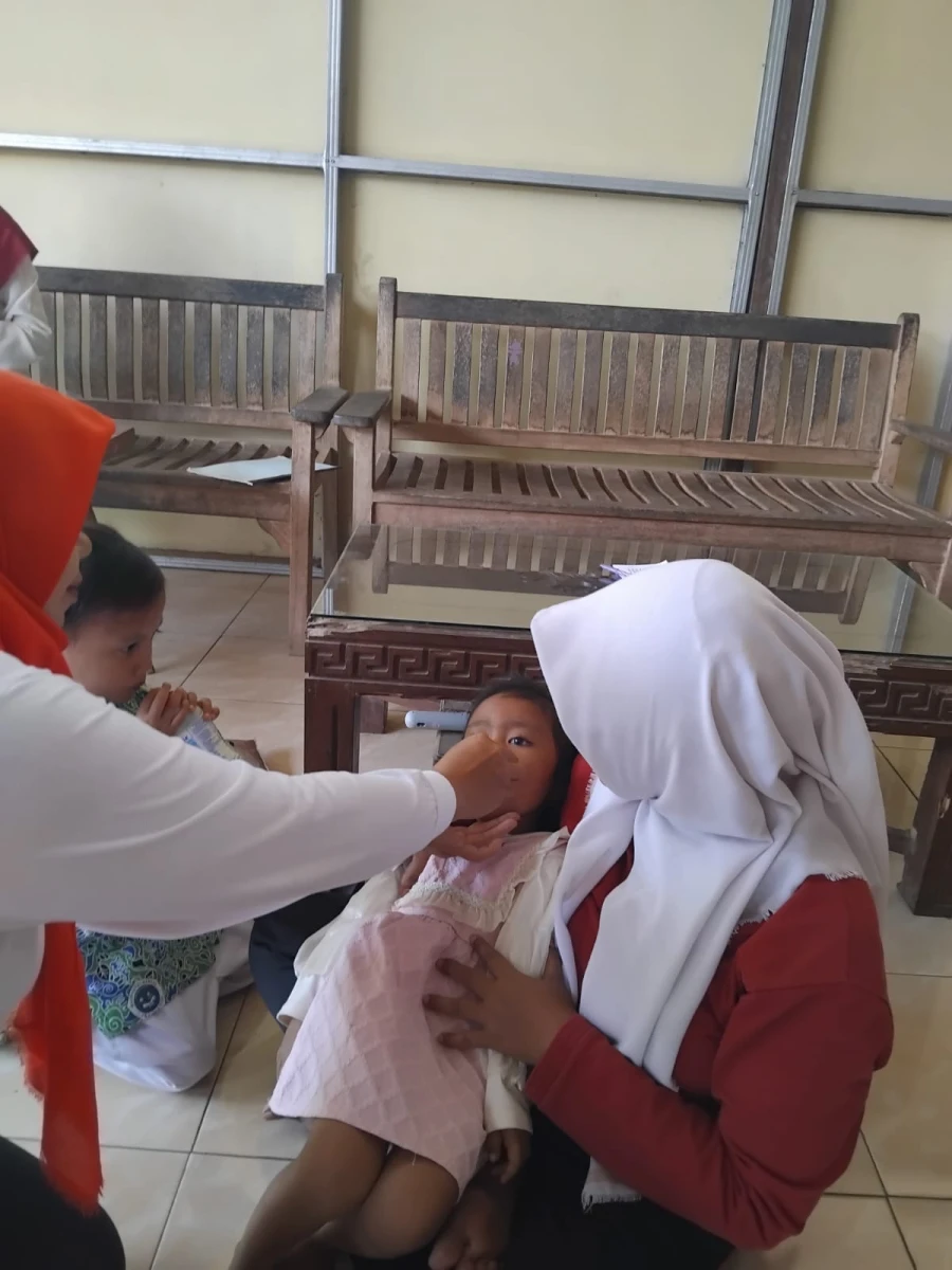 Posyandu Harapan 6 RW 07 Desa Karanggondang Berikan Vitamin A dan Obat Cacing untuk Dukung Tumbuh Kembang Balita Sehat