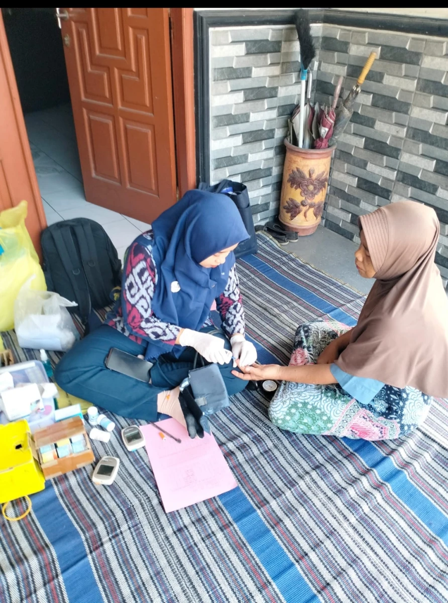 Pemberian Vitamin A pada posyandu ILP Arum Kusuma 1 Desa Pecangaan Kulon
