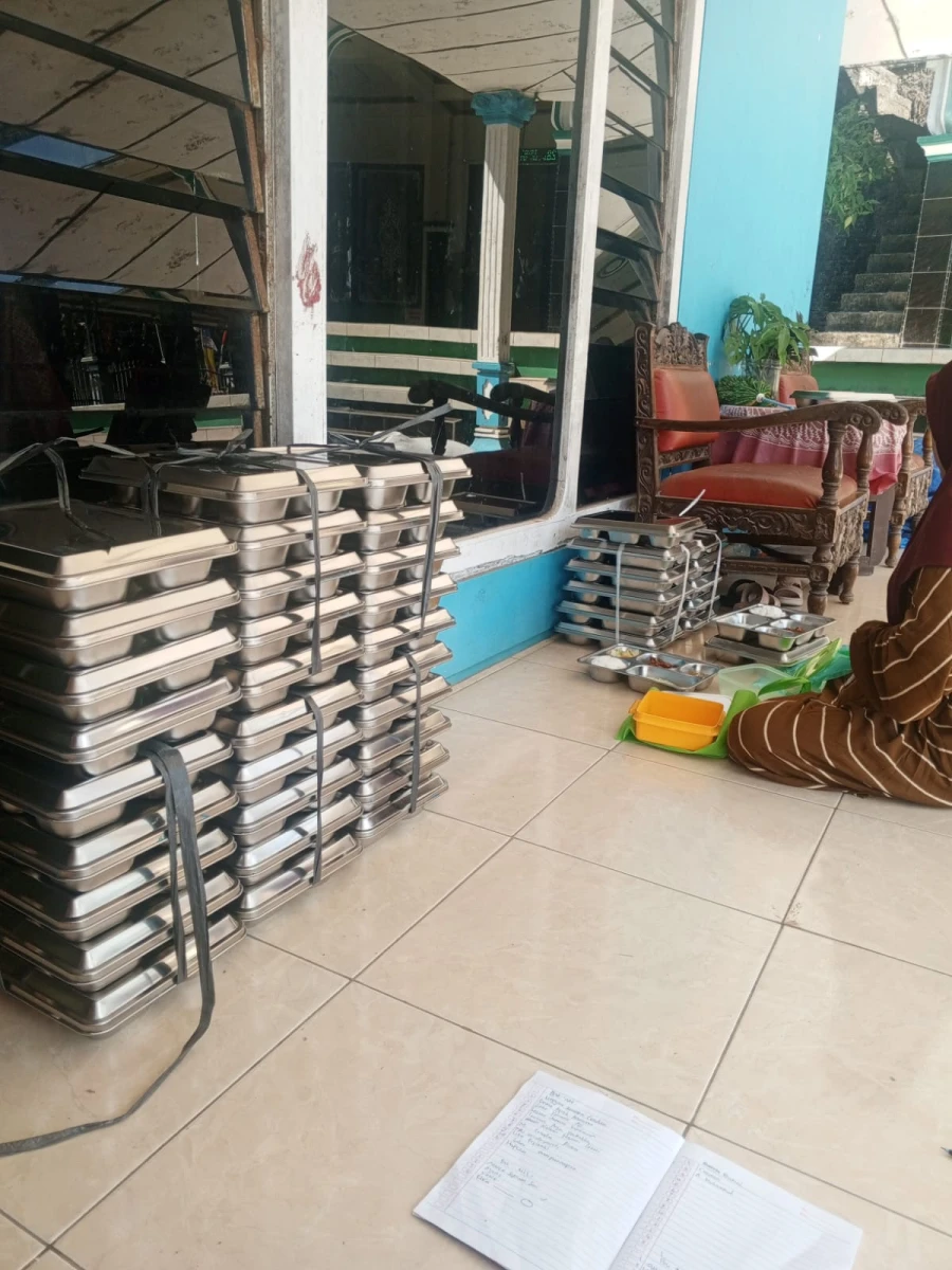 MAKANANN BERGIZI GRATIS