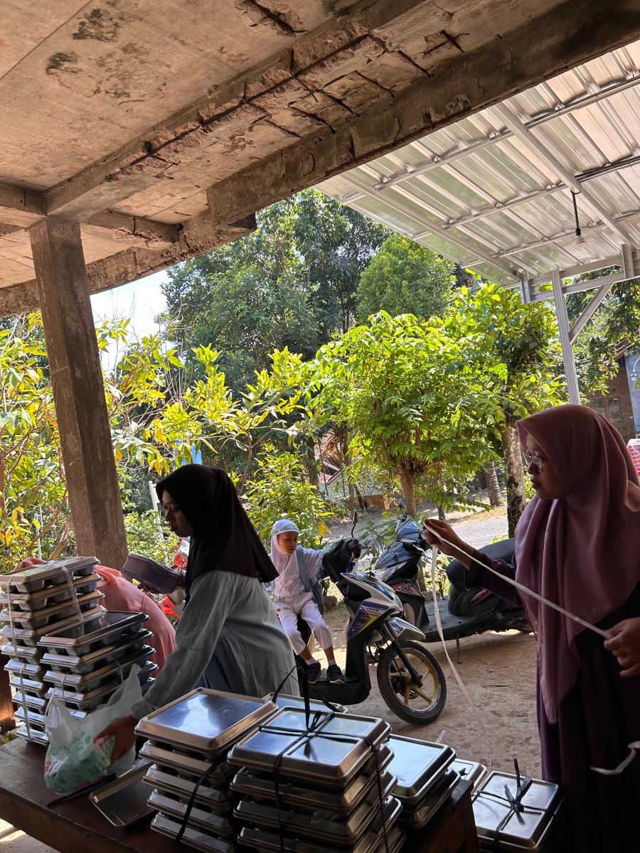 MAKANAN BERGIZI GRATIS