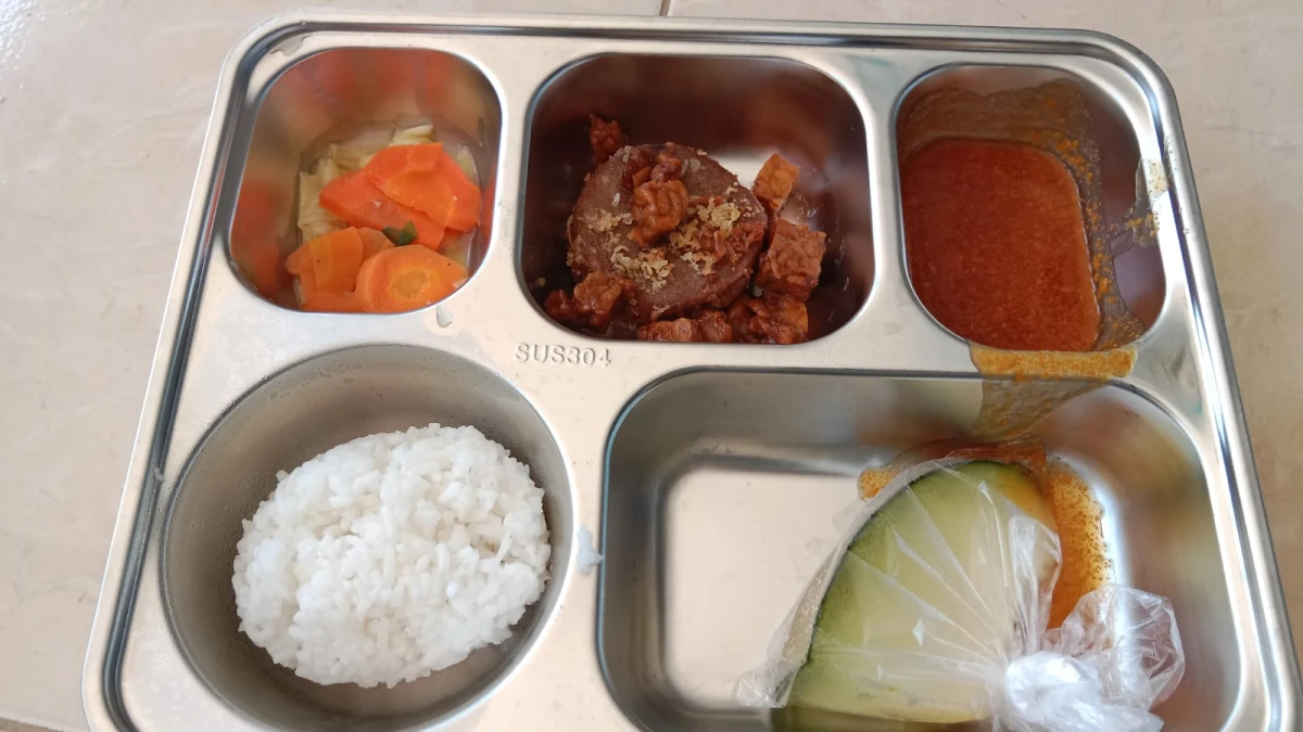 MAKANAN BERGIZI GRATIS