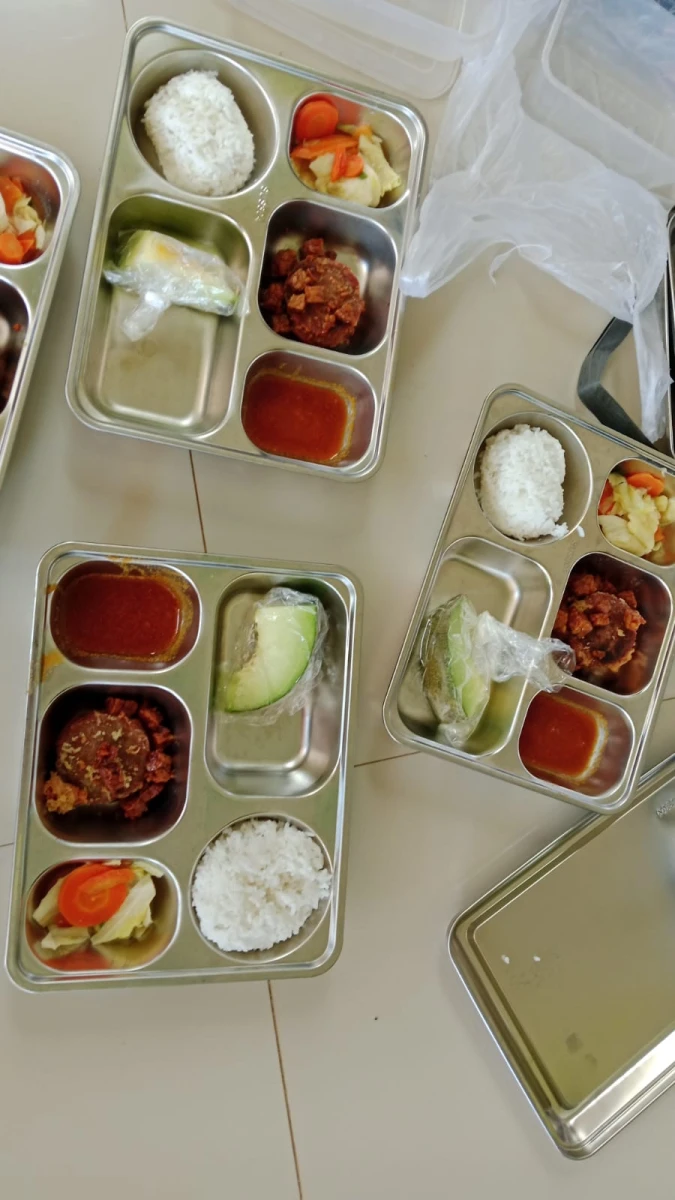 MAKANAN BERGIZI GRATIS