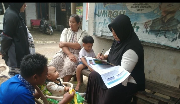 Kegiatan Kunjungan Rumah Oleh Kader TPK untuk memantau Tumbuh Kembang Anak Balita