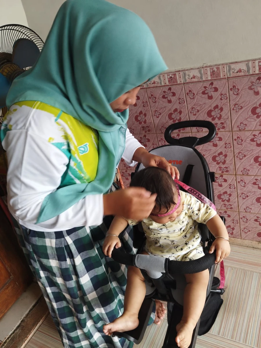Kader posyandu melati 1 melaksanakan kunjungan rumah ke balita yang tidak berangkat posyandu 
