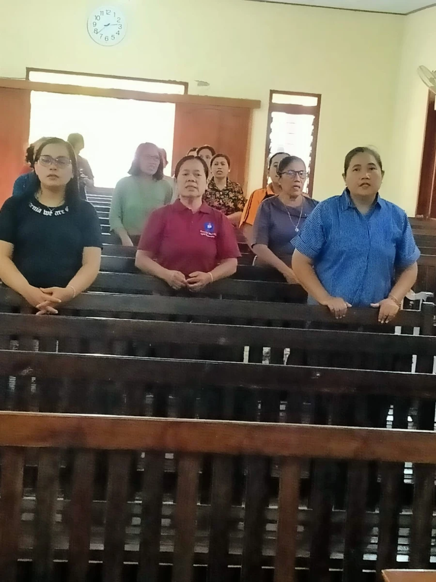 Kebaktian Komisi Wanita GITJ Balongarto Karanggondang: Penguatan Iman melalui Firman Tuhan, Arisan, dan Latihan Koor