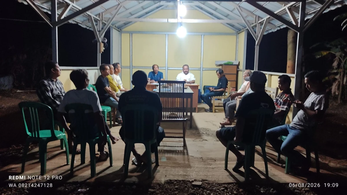Pertemuan Ternak Ayam RT 03/RW 03 Bersama Pemerintah Desa dan Masyarakat Desa Karanggondang