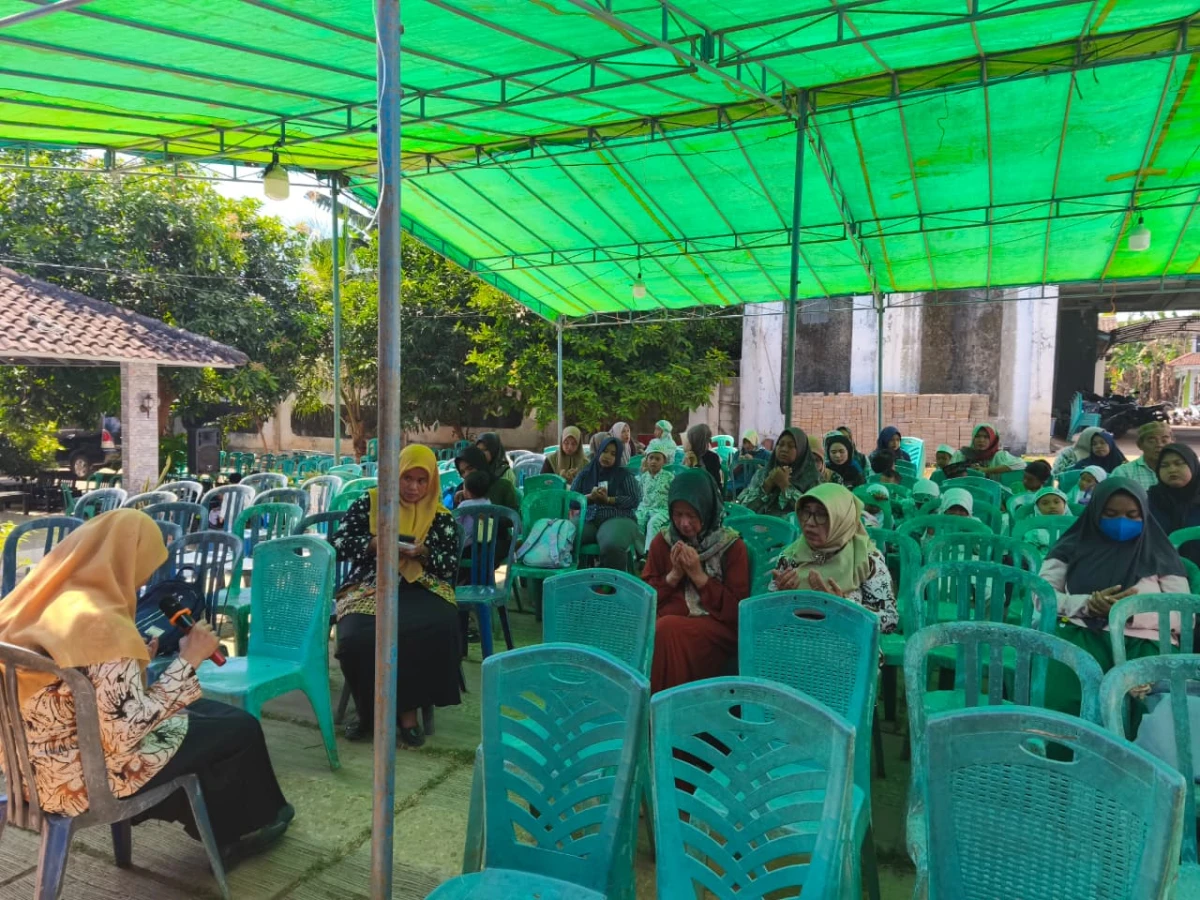 Takziah Bersama RA DH 1 Desa Karanggondang sebagai Wujud Kepedulian dan Empati