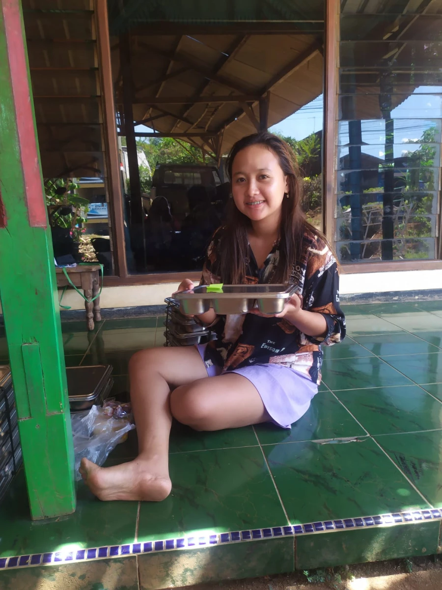 Pemberian MBG bagi Bumil, Busui, dan Balita di RW 07 Desa Karanggondang