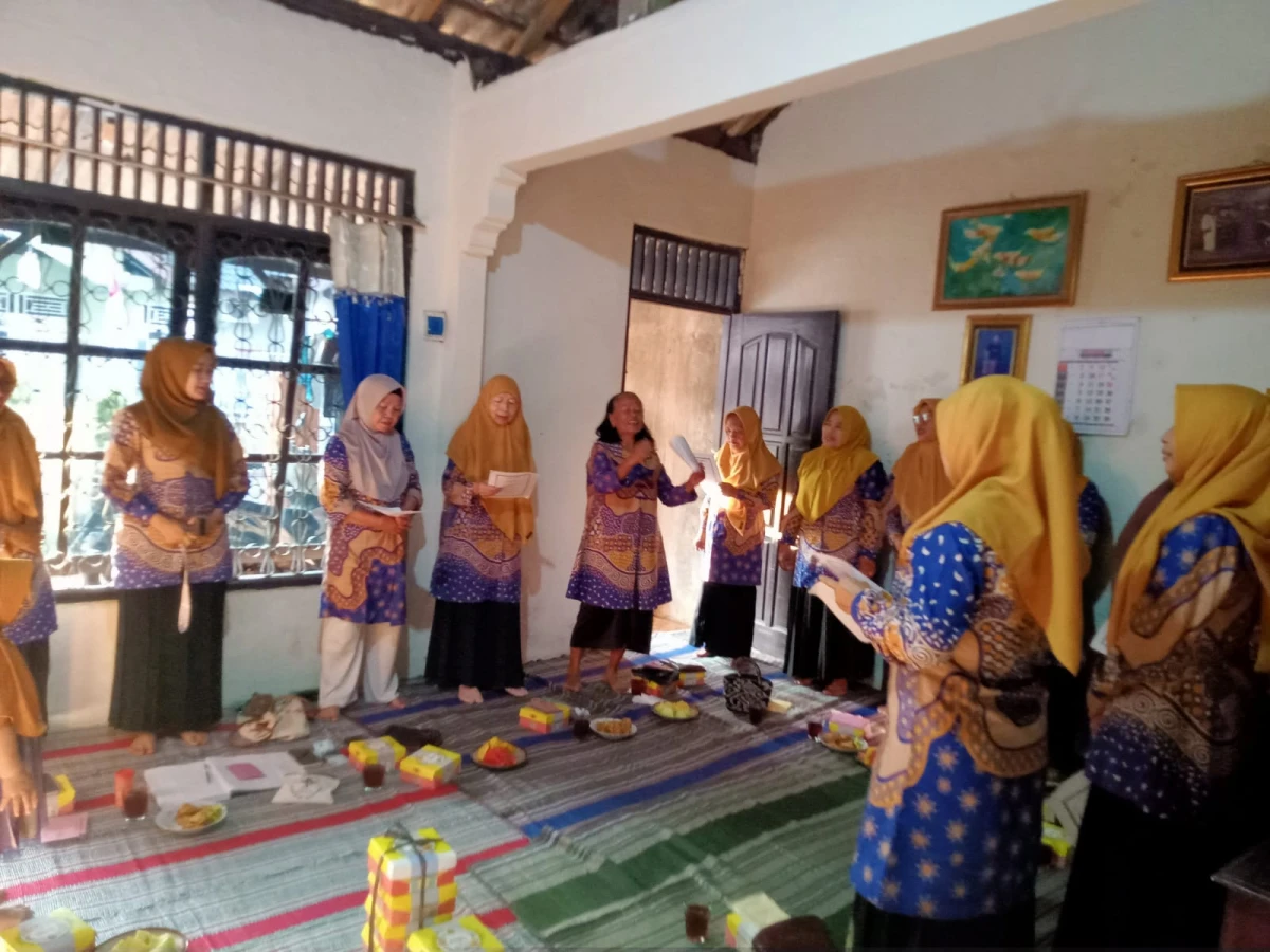 Kegiatan bulanan kelompok PKK RT 5 RW 2 membahas kegiatan agustusan 
