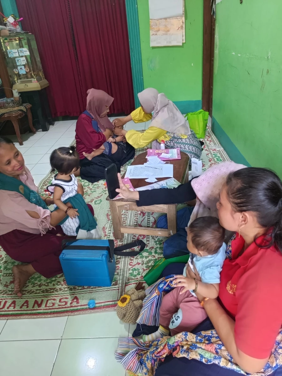 Kegiatan posyandu di pos Sidomulyo