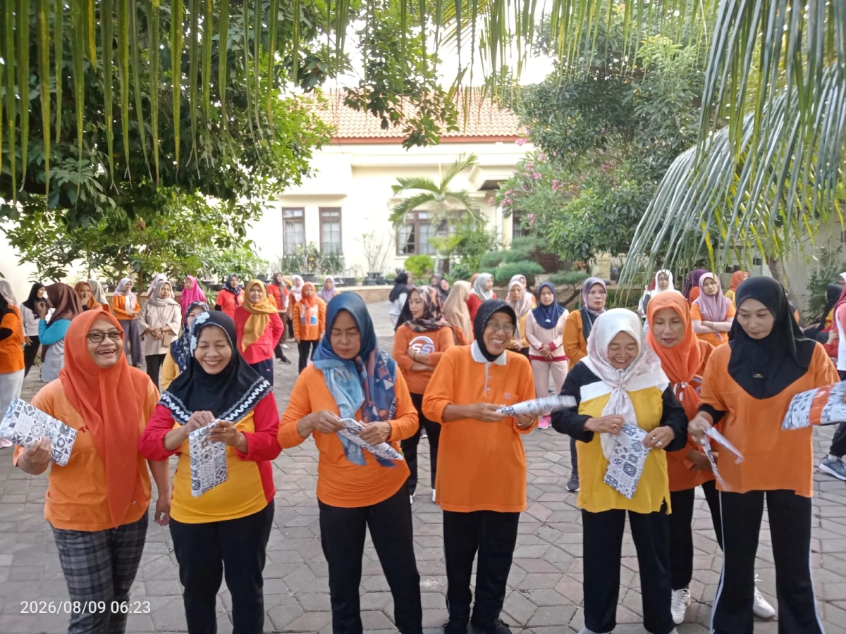 SENAM SEHAT OLEH IBU IBU PKK SETEMPAT