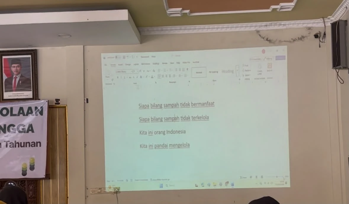 Menyanyikan Lagu Edukasi Pengelolaan Sampah Bersama DLH Kabupaten Jepara
