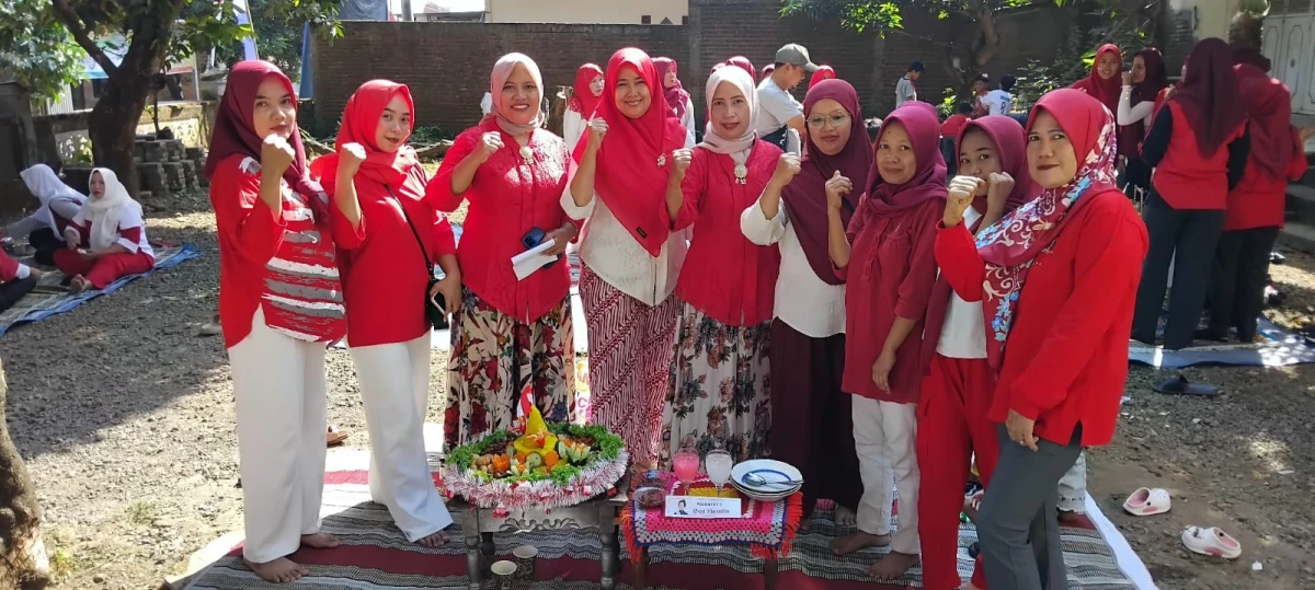 Juri Lomba Menghias Tumpeng di PKK RT 03 RW 02