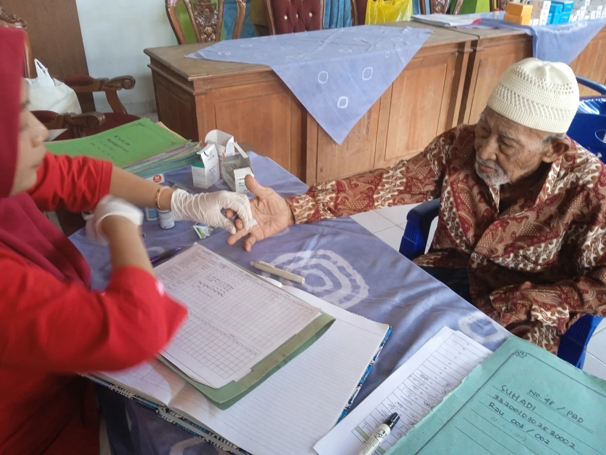 Kegiatan posyandu seneng Waras Desa Rau 