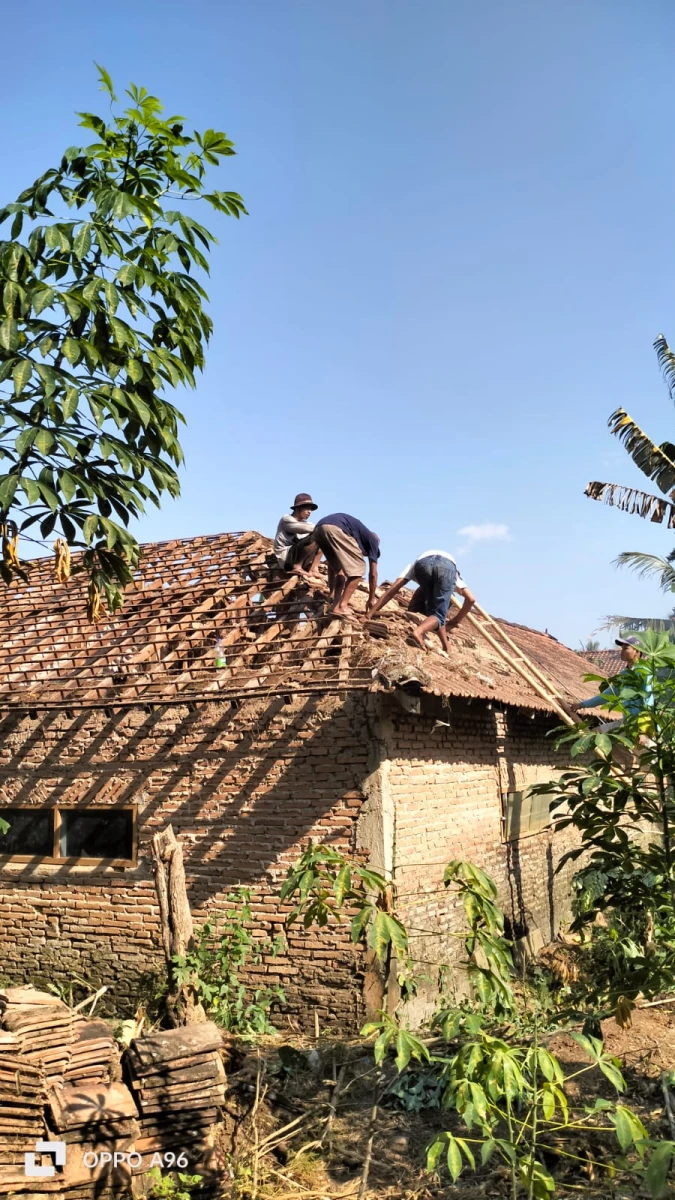 Gotong Royong Rehab Gedung Madin