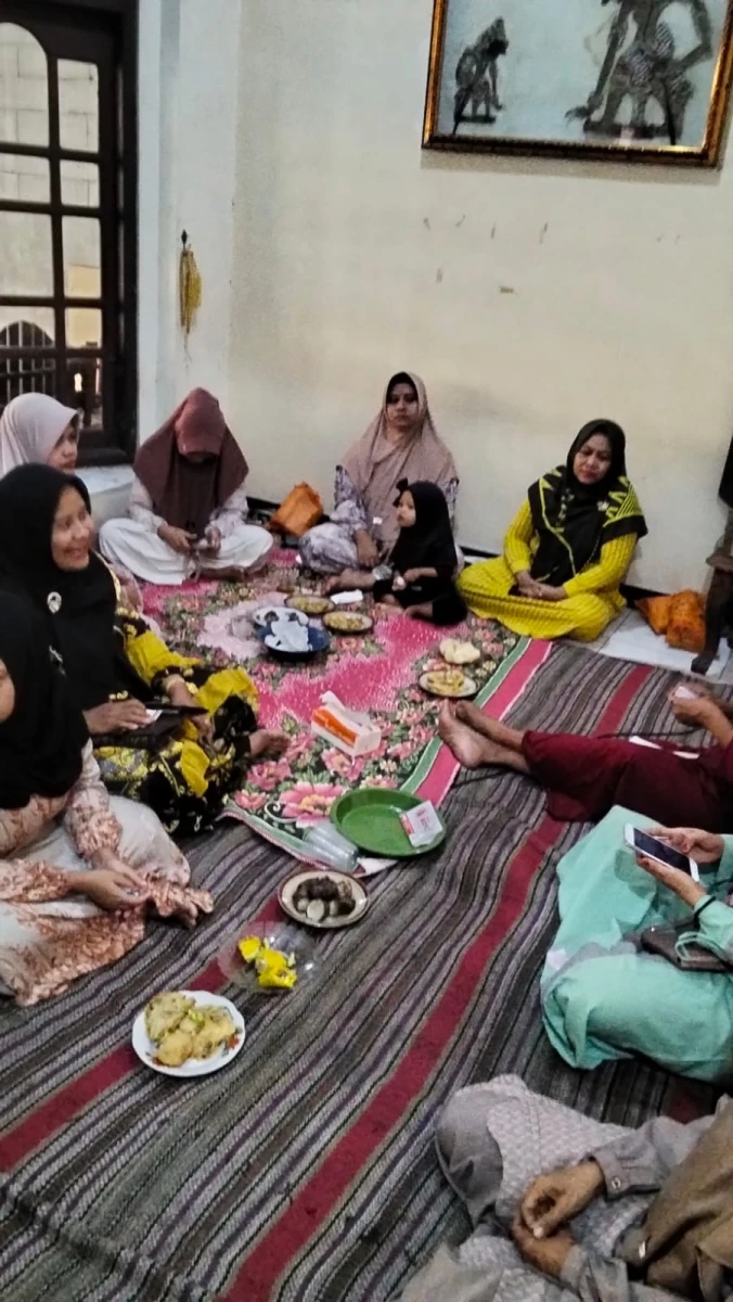 Kegiatan kelompok PKK RT 1 RW 1 di rumah ibu Aisyah dihadiri 28 anggota 