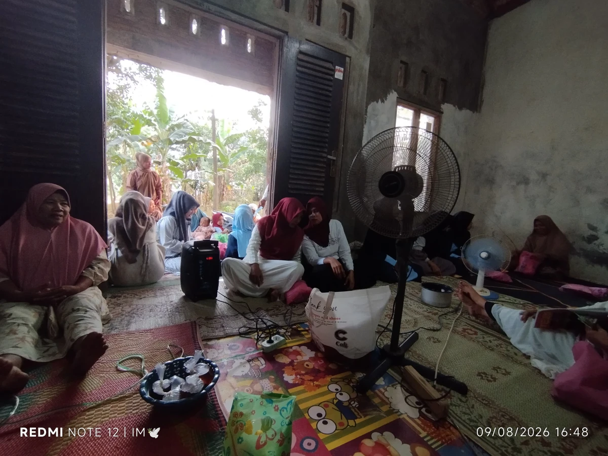 Dengan semangat silaturahmi kelompok PKK RT 3 RW 1 mengadakan kegiatan pertemuan rutin 