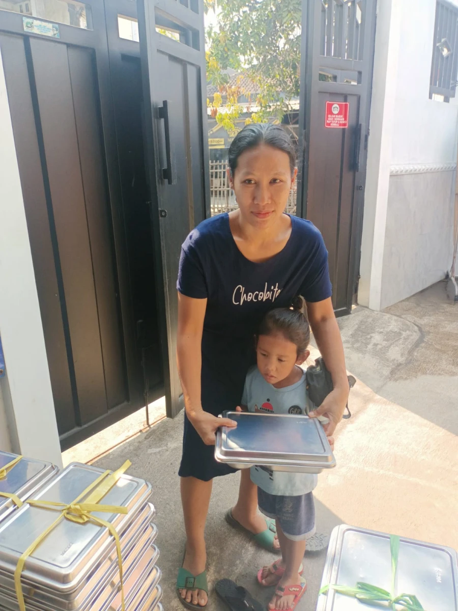 Penerima manfaat MBG B3 ada yang mengambil ke tempat posyandu melati 4 karena jarak rumah yang dekat 