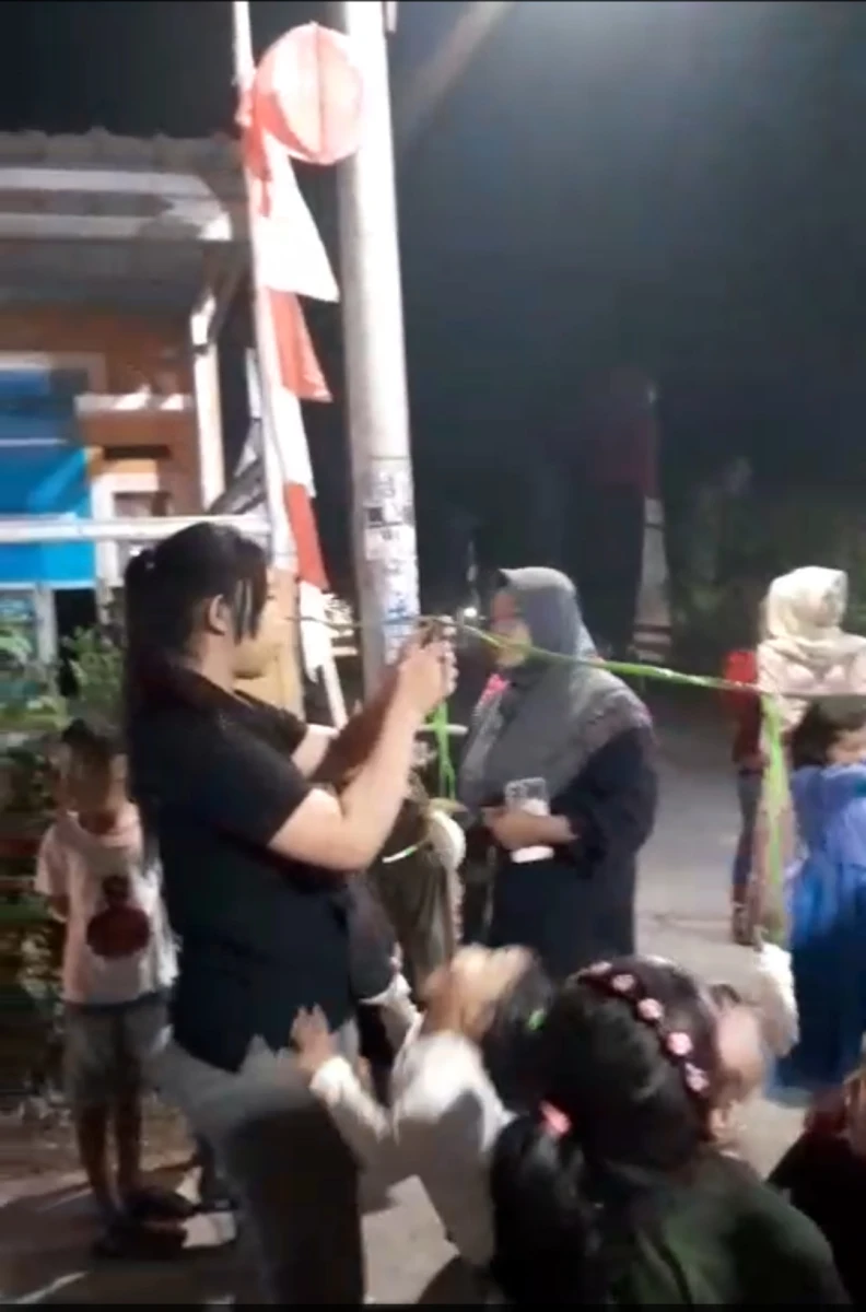 Kelompok PKK RT 3 RW 2 mengadakan kegiatan lomba agustusan untuk anak-anak 