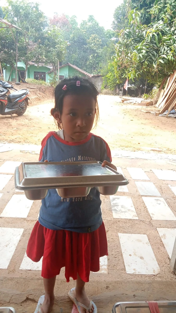 Pemberian MBG  bagi anak balita di desa suwot 2026