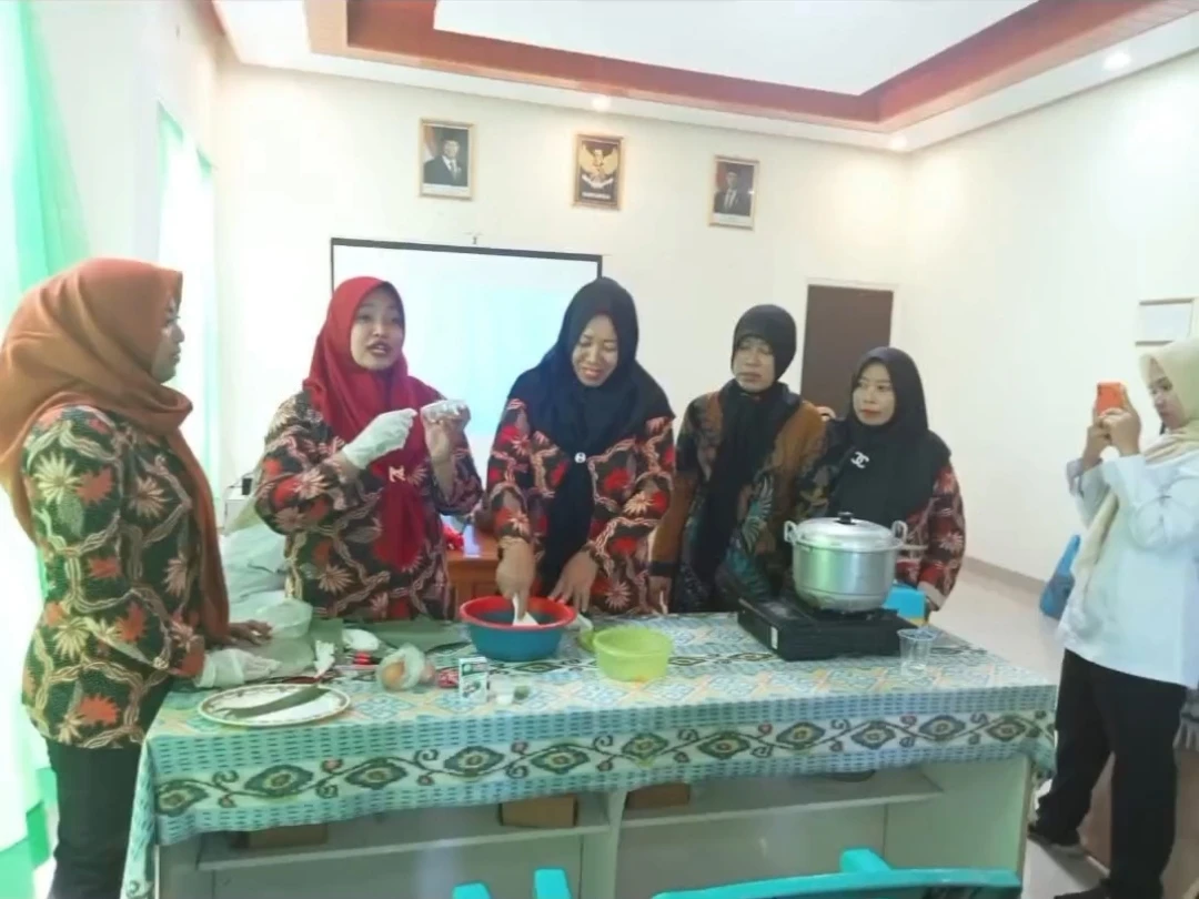 Rapat Pembekalan dan Evaluasi Pelaksanaan Pemberian Makanan Tambahan (PMT) Pemulihan Berbahan Pangan Lokal