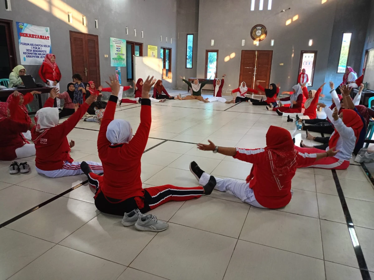 Kobarkan Semangat Sehat, PKK Desa Bendanpete Gelar Senam Merah Putih