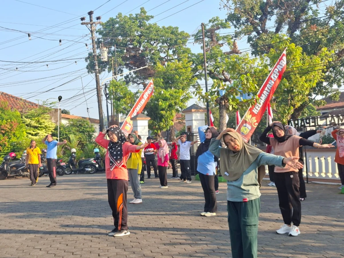 🌿 Senam Sehat Bersama, Semangat Bersama! 💪✨