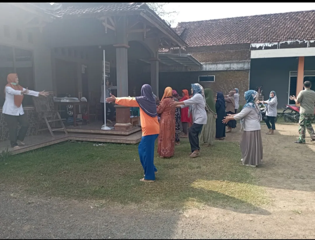 KUNJUNGAN KE POSYANDU OLEH TP PKK DESA